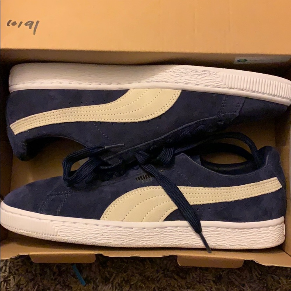 Puma Suede classic navy/white shoes - Picture 1 of 3